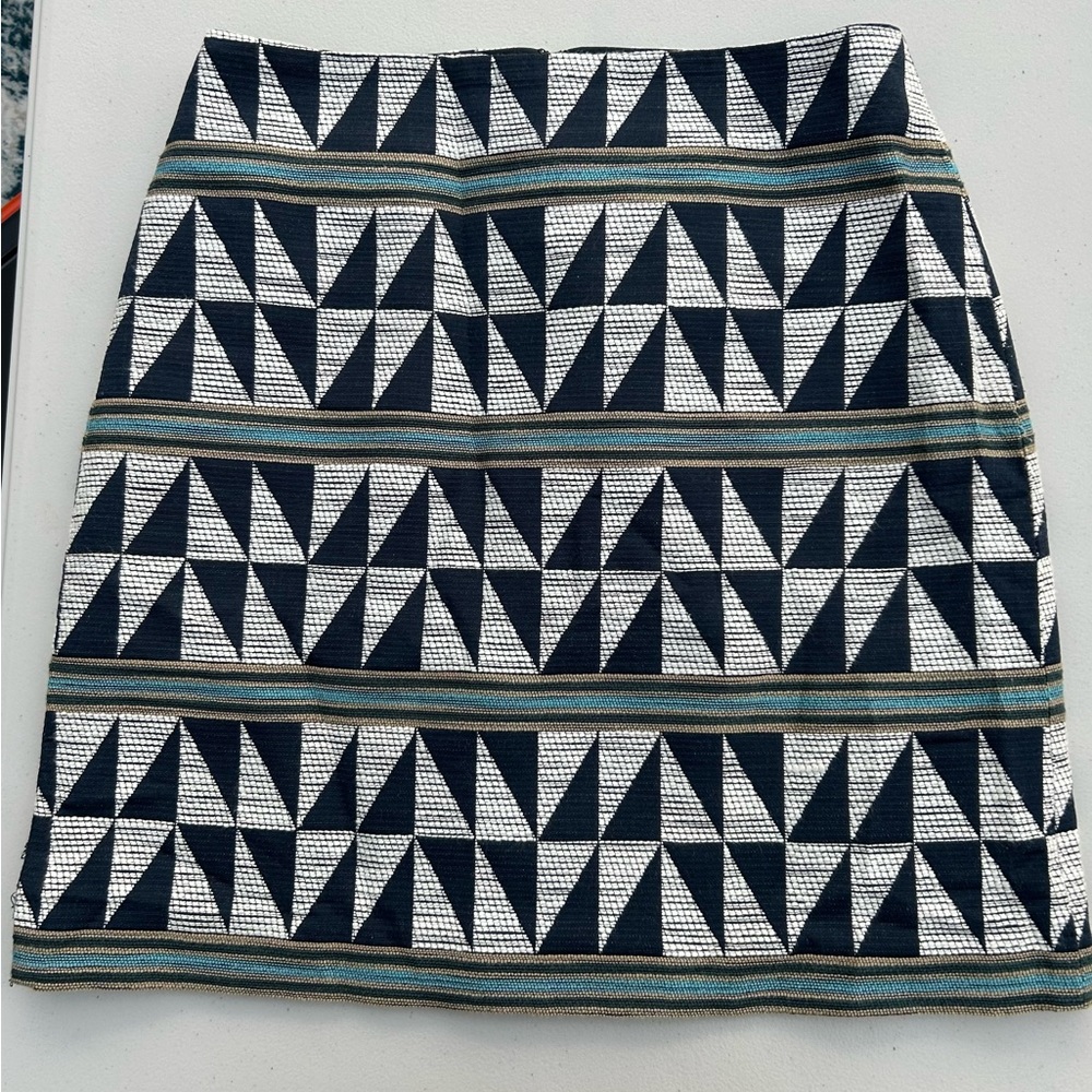 Ann Taylor Geometric Knit Navy Blue and Cream Lined Skirt - Size 2